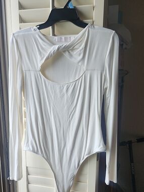 Rachel Parcell Ivory Long-Sleeve Twist-Back Bodysuit